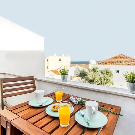 Alfama Lovely Duplex Apartment *